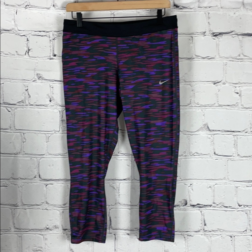 NWOT Nike Running Cropped Exercise Pants Sz L